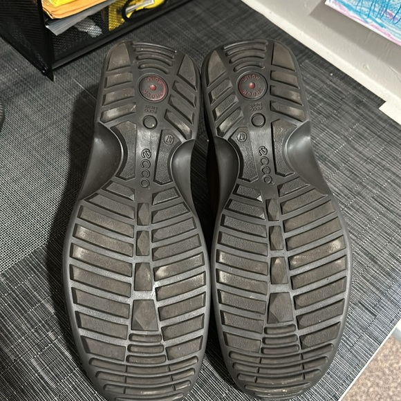 Rich brown tie ECCO Men’s shoes.  Dress up or casual look.  EUC size 47 - Picture 3 of 6